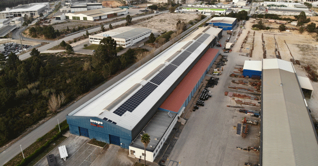 São mais de 600 painéis solares fotovoltaicos a produzir energia limpa e renovável na fábrica da INVEPE em Rio Maior