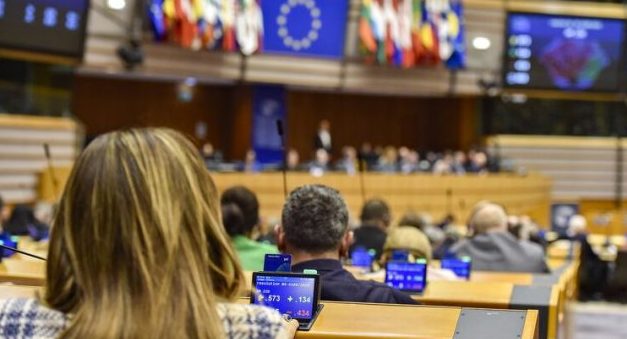 Parlamento Europeu quer eliminar gases fluorados do mercado europeu até 2050. Decisão gera controvérsia