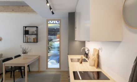 Tiny House modular alinhada com construção sustentável e flexibilidade em exposição em Braga