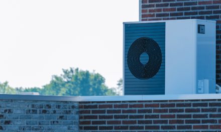 Abrandamento das vendas de bombas de calor em 2023 não impediu aumento da produção em 30 % na UE, diz relatório