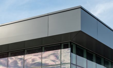 Impacto de um envidraçado eletrocrómico no conforto térmico e visual em Portugal