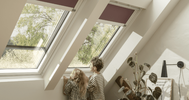 VELUX lança nova geração de cortinas elétricas para janelas de telhado