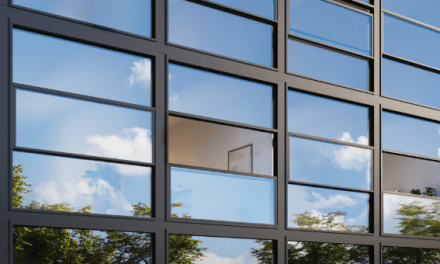 Reynaers Aluminium lança janela guilhotina para proporcionar a sensação de varanda