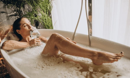 Tomar banho quente faz bem à saúde? A ciência diz que sim. A Thermor explica porquê