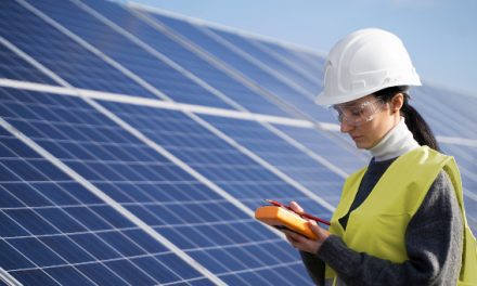 Presença de mulheres nas energias renováveis não regista “nenhum progresso significativo” nesta década, diz a IRENA